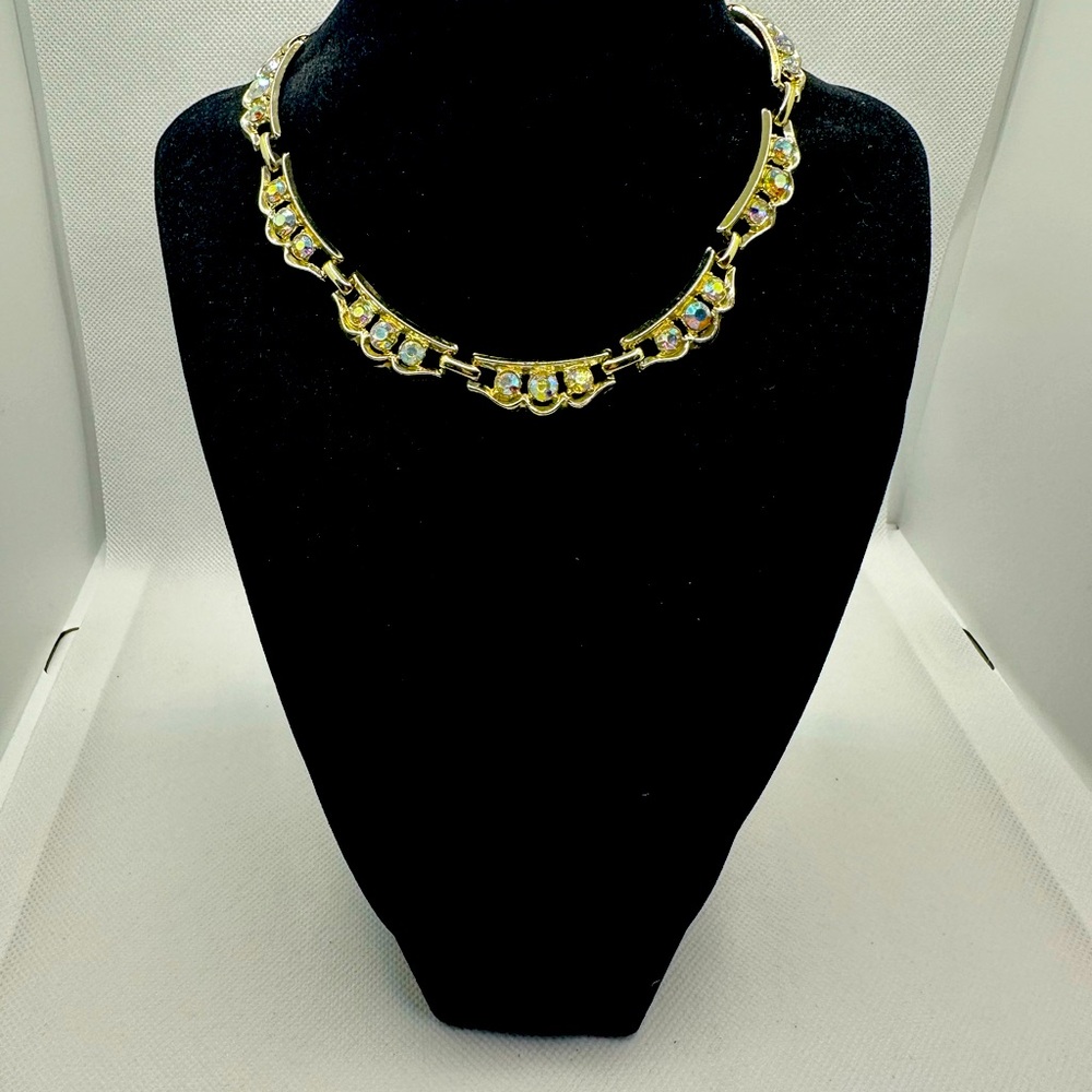 Beautiful scalloped vintage AB necklace